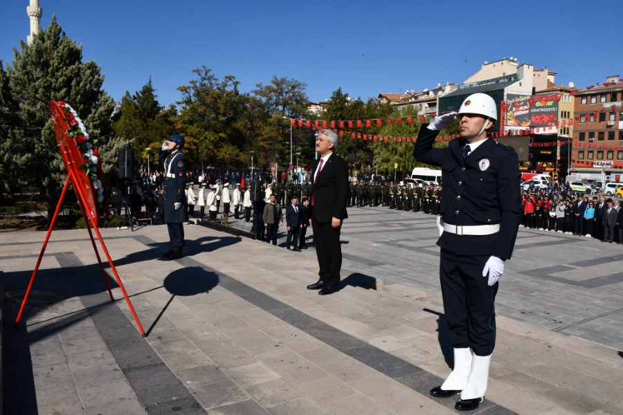 29 EKİM CUMHURİYET BAYRAMI'NIN 101. YIL DÖNÜMÜ KUTLAMALARI KAPSAMINDA, ATATÜRK ANITI'NA ÇELENK SUNMA TÖRENİ DÜZENLENDİ.